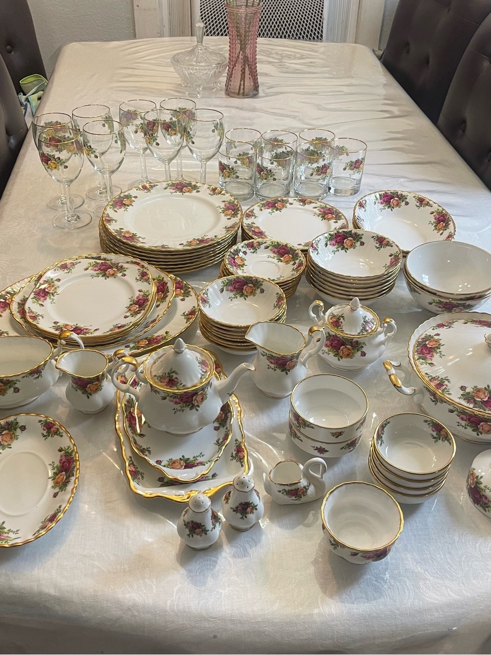 Beautiful Royal Albert Old Country Rose Huge Dinnerware Set Made In England 85 P
